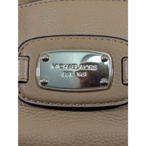 NWOT! MICHAEL KORS! ALMOND TAN/BROWN GENUINE LEATHER LARGE SHOULDER BAG, PURSE! - Picture 4 of 12